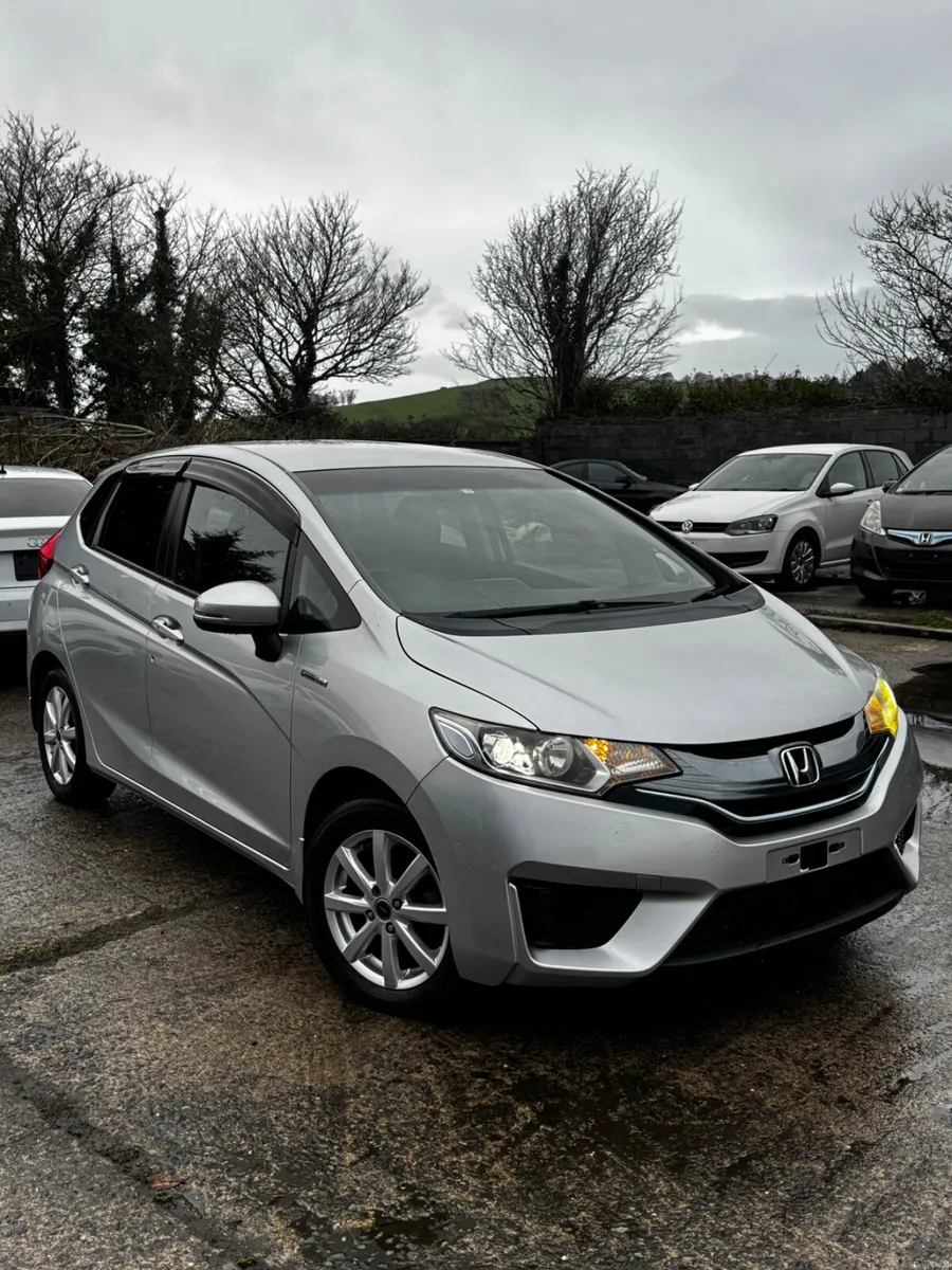 Honda fit 1.5 Auto Hybrid 54000kms 2014 - Image 1