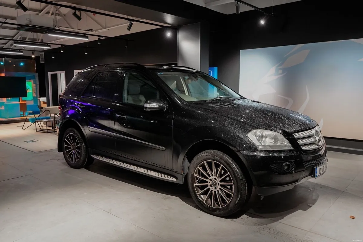 Mercedes-Benz M-Class 2010 - Image 2