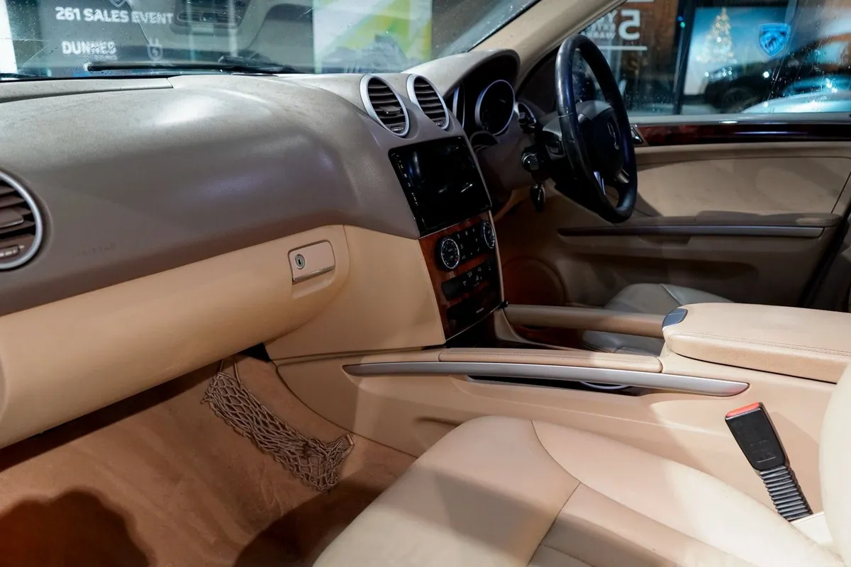 Mercedes-Benz M-Class 2010 - Image 3
