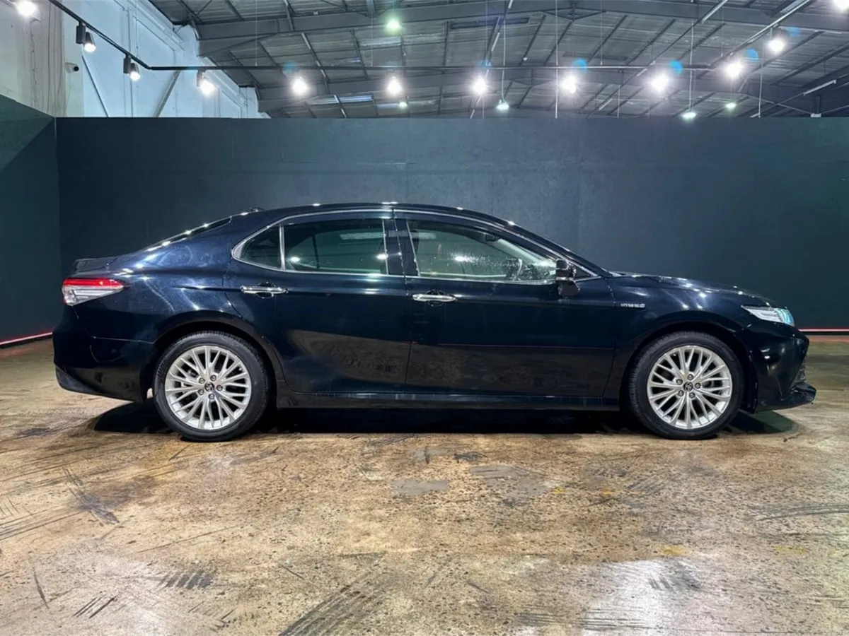 Toyota Camry HYBRID 2.5L AUTOMATIC - Image 3