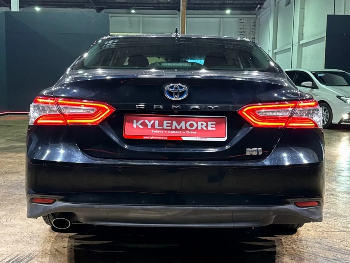 Toyota Camry HYBRID 2.5L AUTOMATIC - Image 4