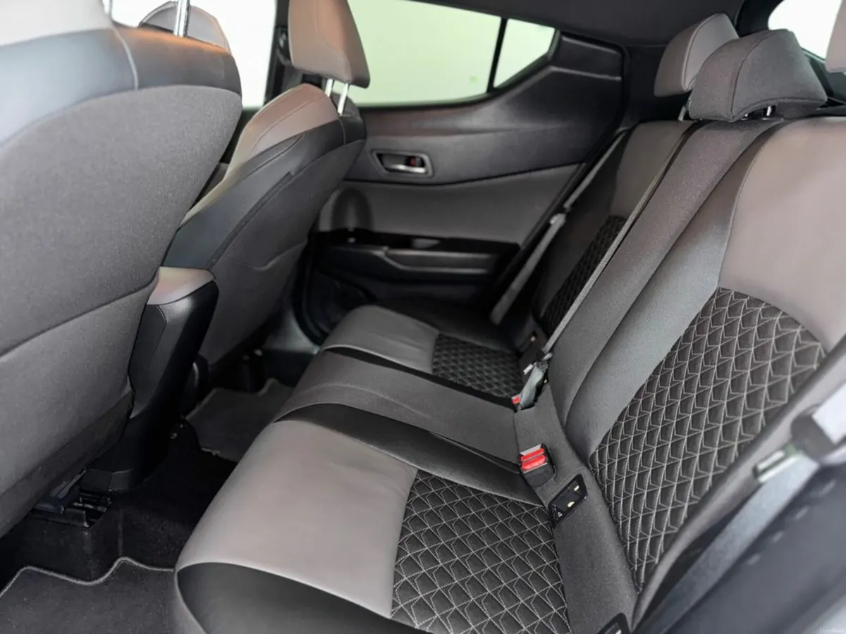 Toyota C-HR Hybrid SOL 4DR Automatic - Image 4