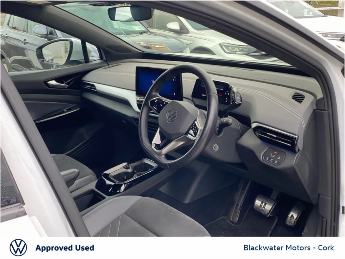 Volkswagen ID.4 52KWH 148BHP LIFE PURE WITH 'STYLE - Image 4