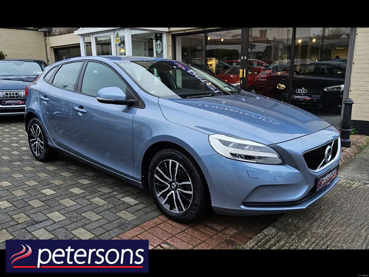 Volvo V40 2.0 D2 MOMENTUM NAV + 120BHP 5DR - Image 3