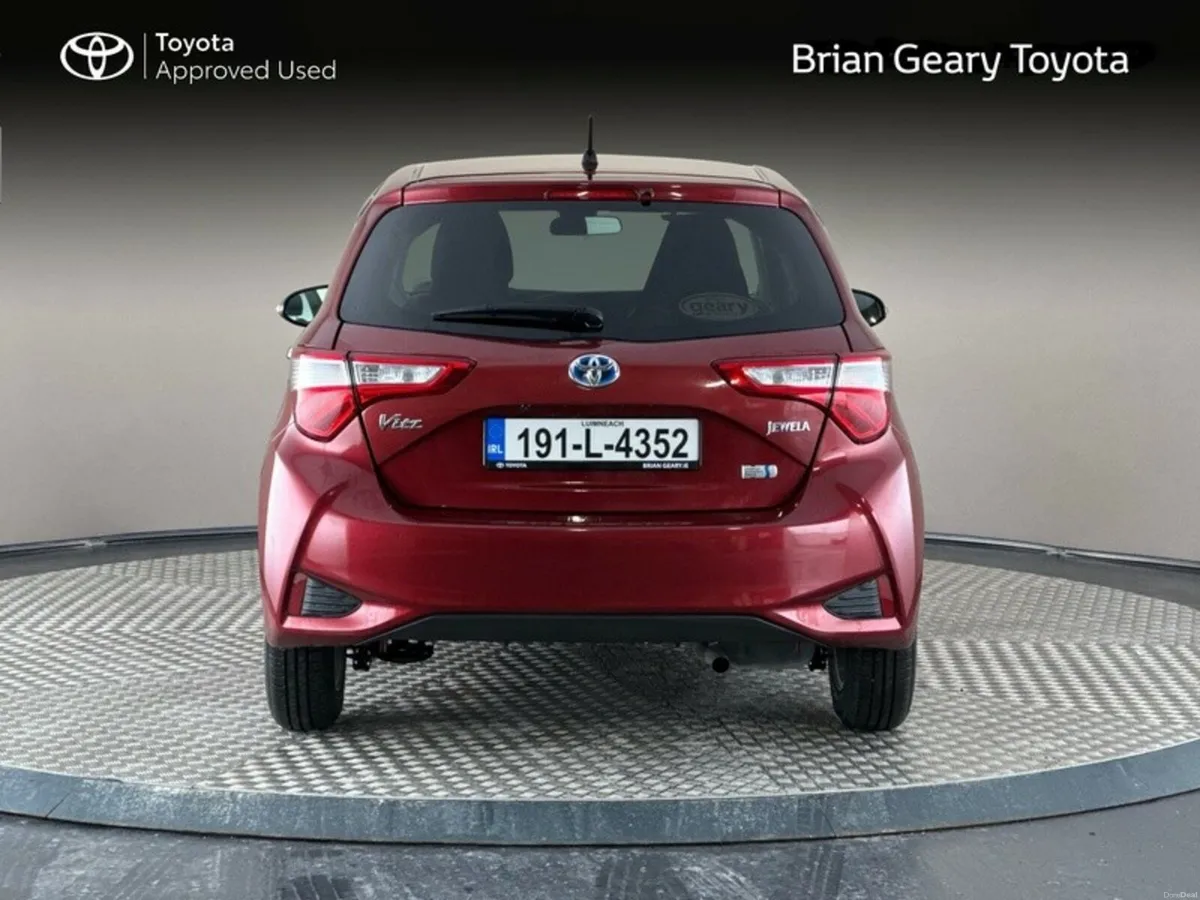 Toyota Yaris YARIS VITZ HYBRID - Image 4