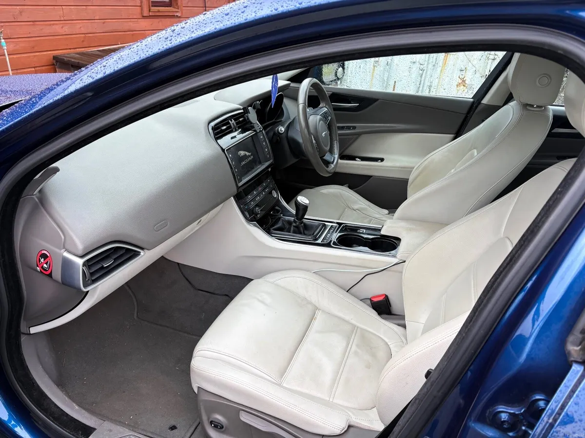 Jaguar XE 2017 2.0 Diesel - Image 2