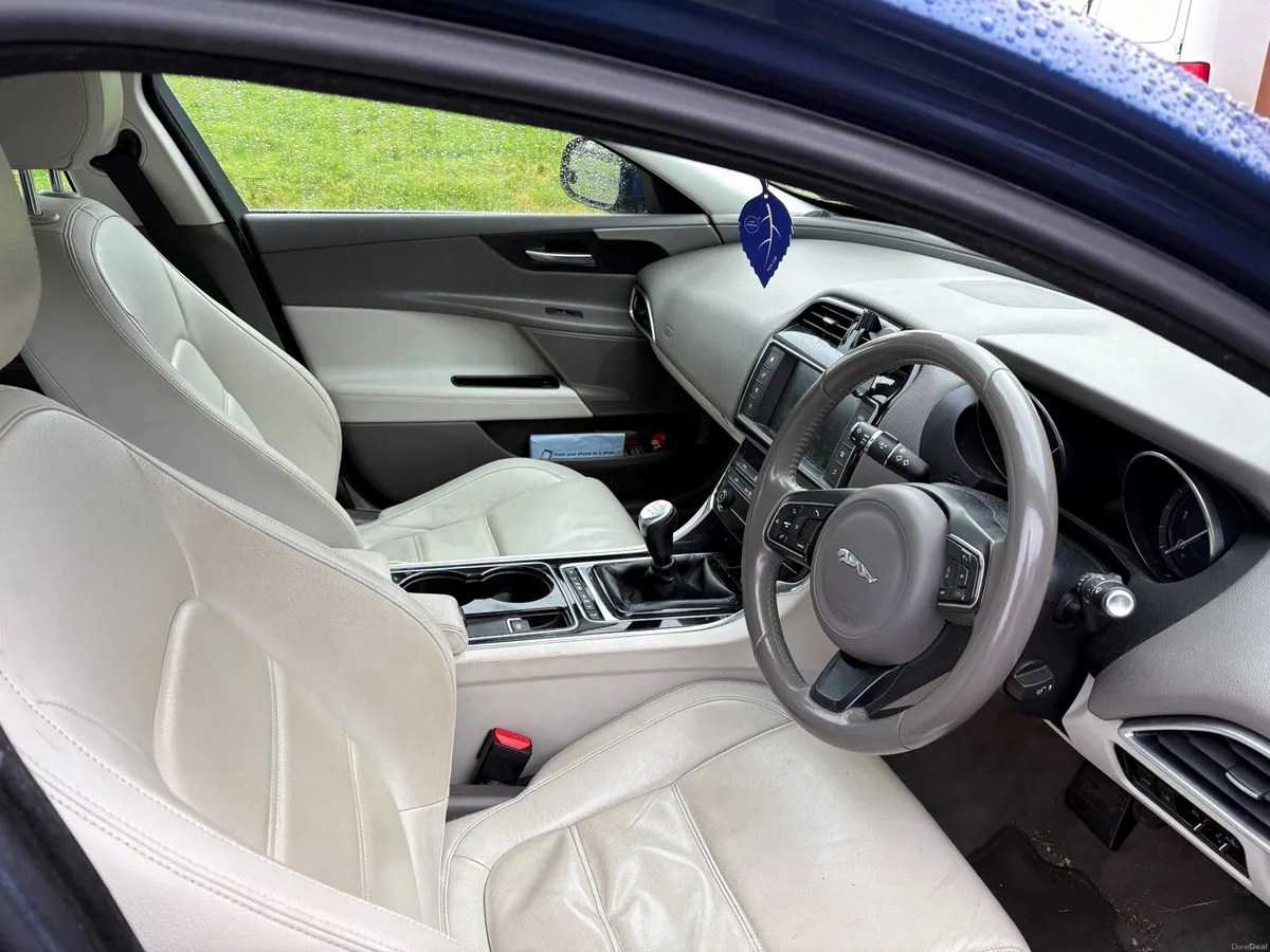 Jaguar XE 2017 2.0 Diesel - Image 4