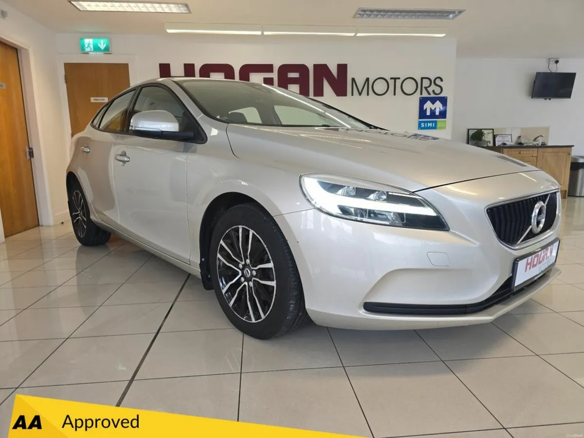 Volvo V40 D2 Momentum Edition 5DR H/B - Image 1