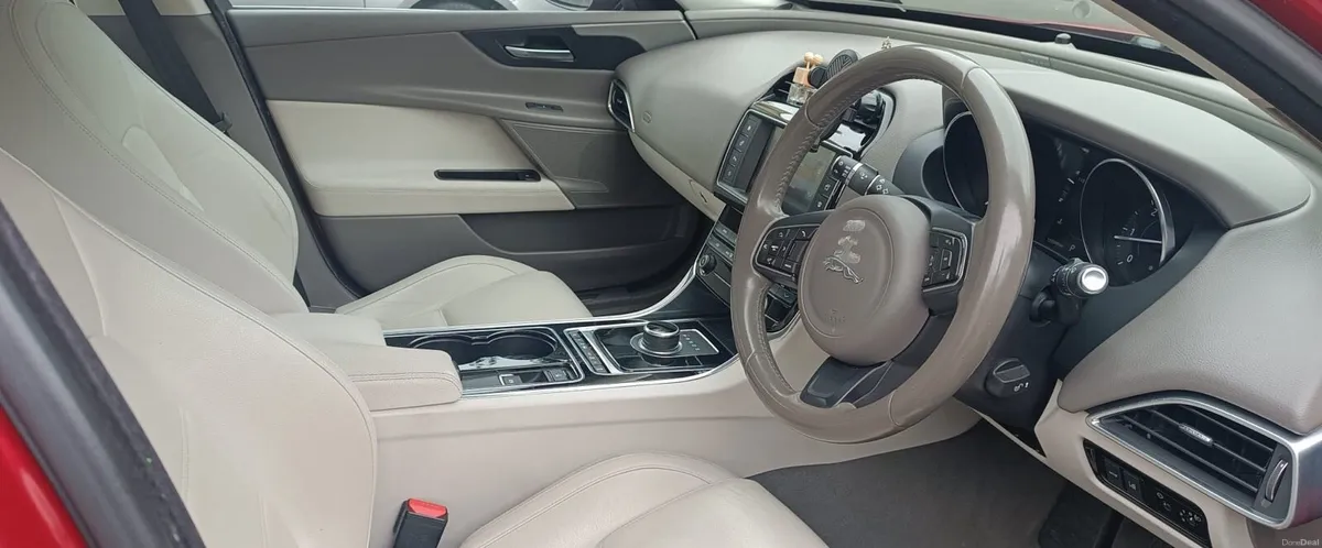 Jaguar XE2016 - Image 3
