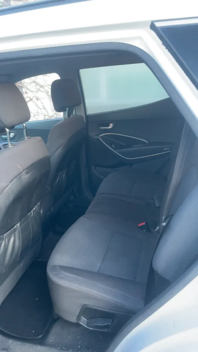 Hyundai Santa Fe 7 seater - Image 4
