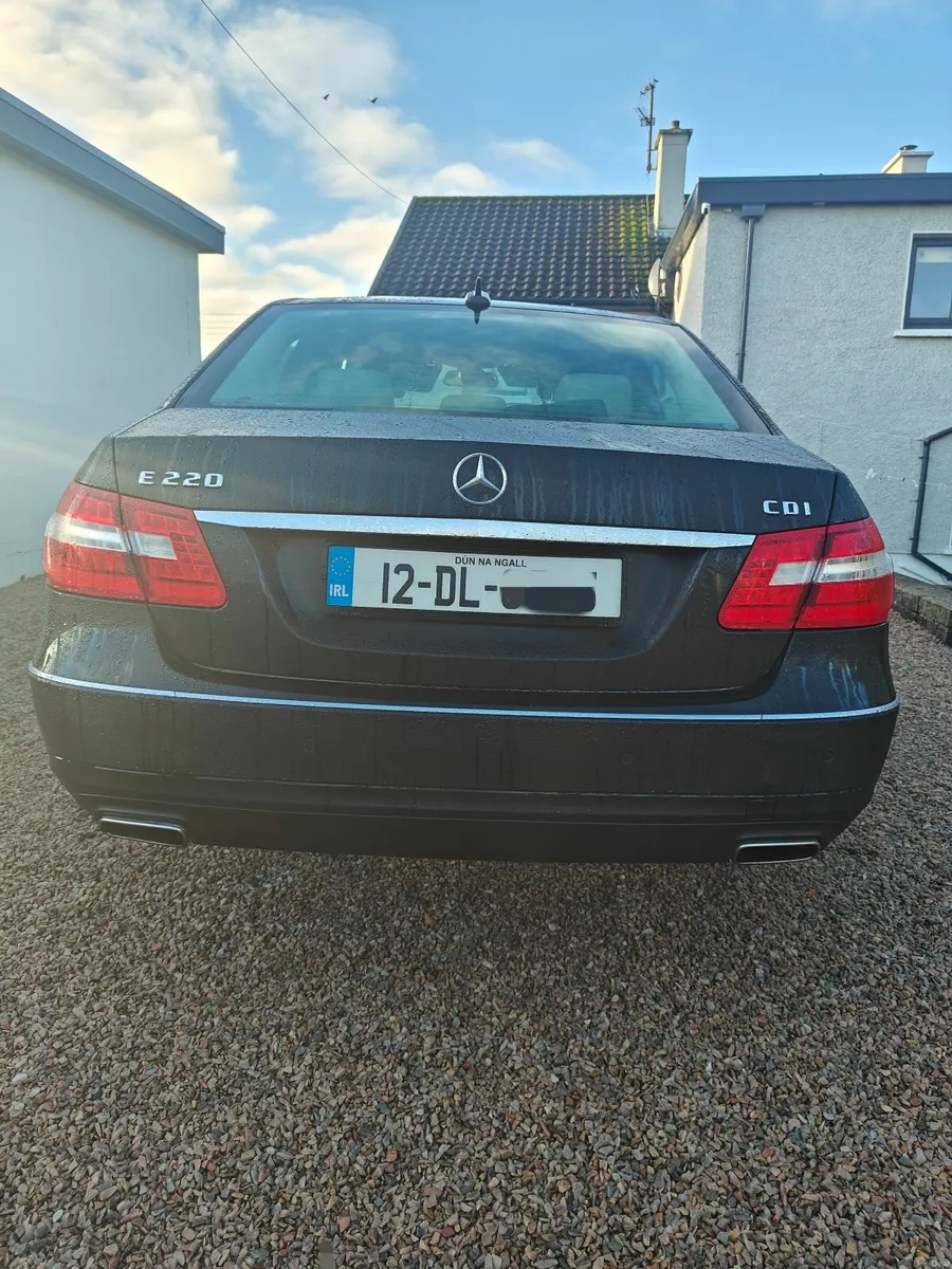 Mercedes-Benz E-Class 2012 - Image 3