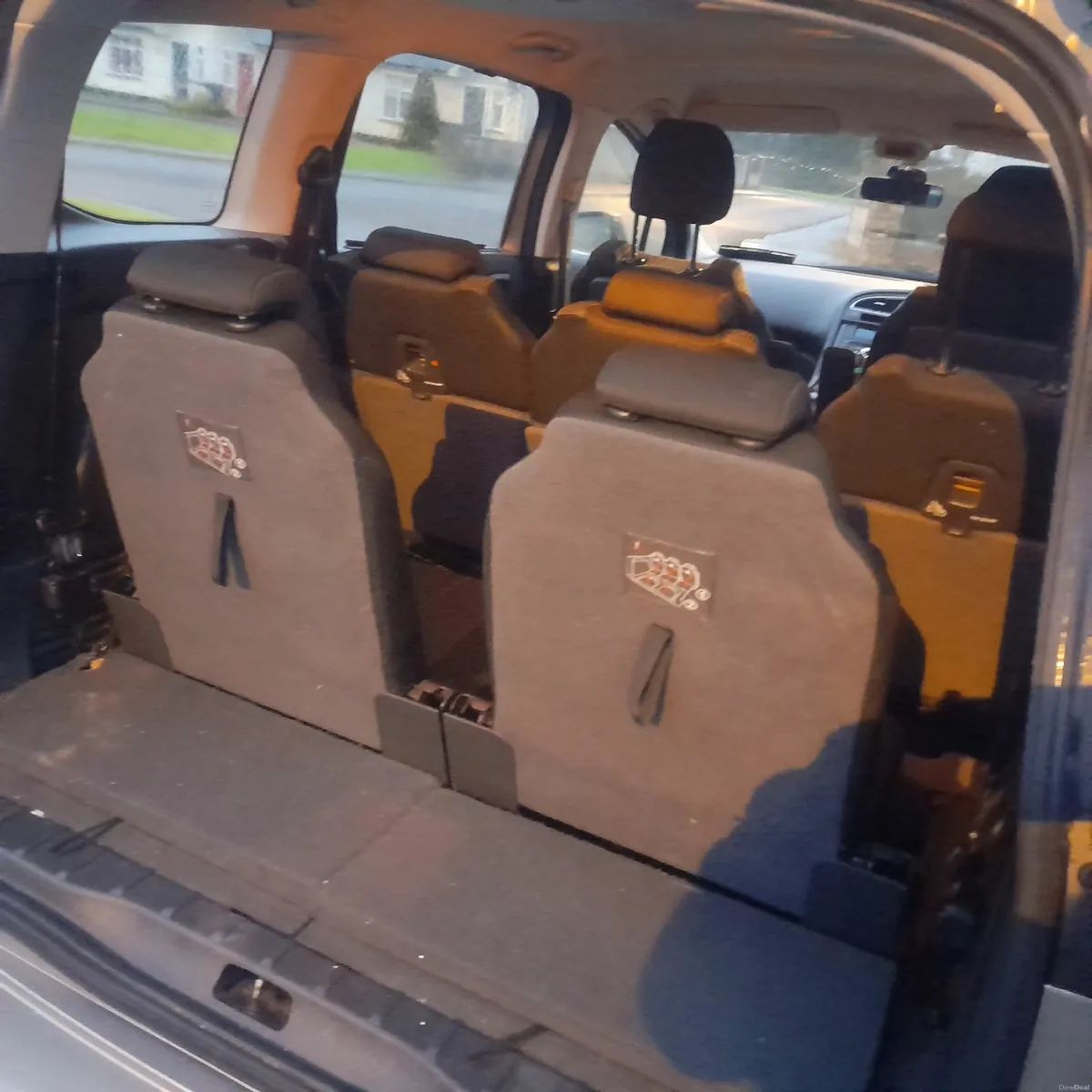 Peugeot 5008 2011 - Image 2