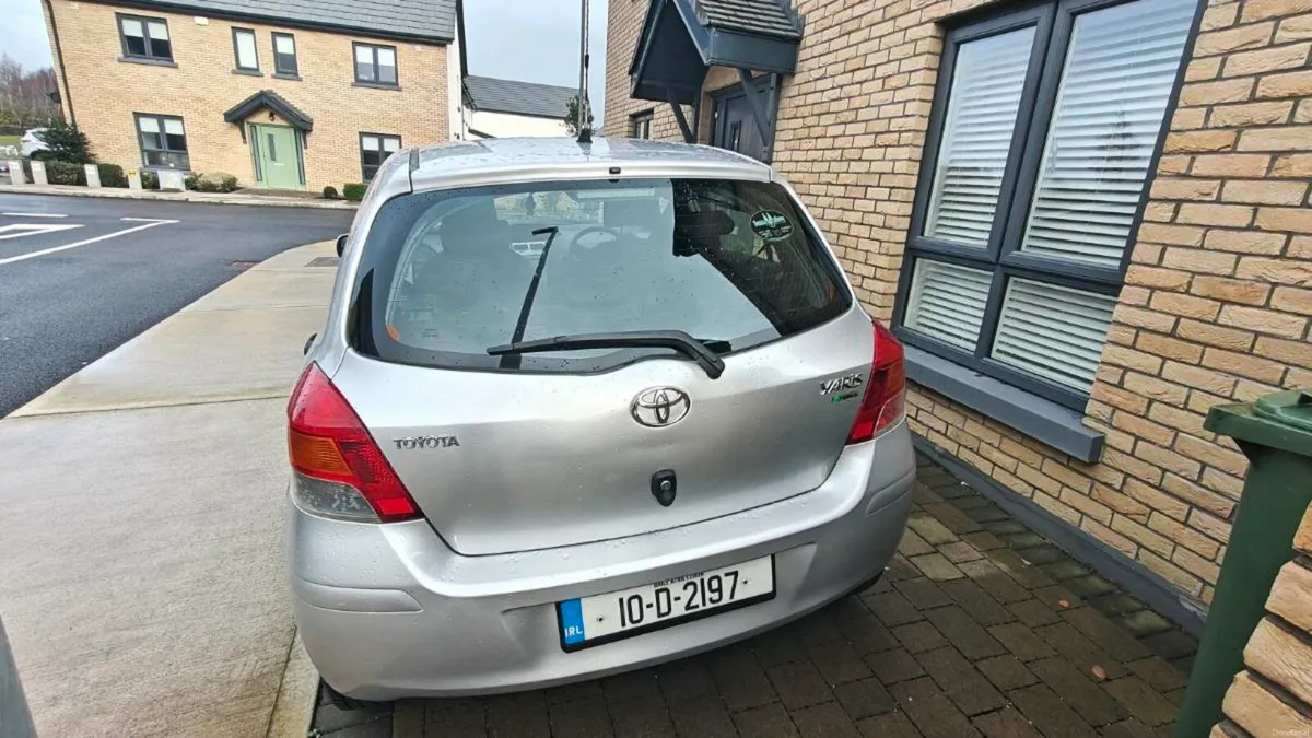 2010 Toyota Yaris 1.0 Silver 82k km, NEW NCT 02/27 - Image 3