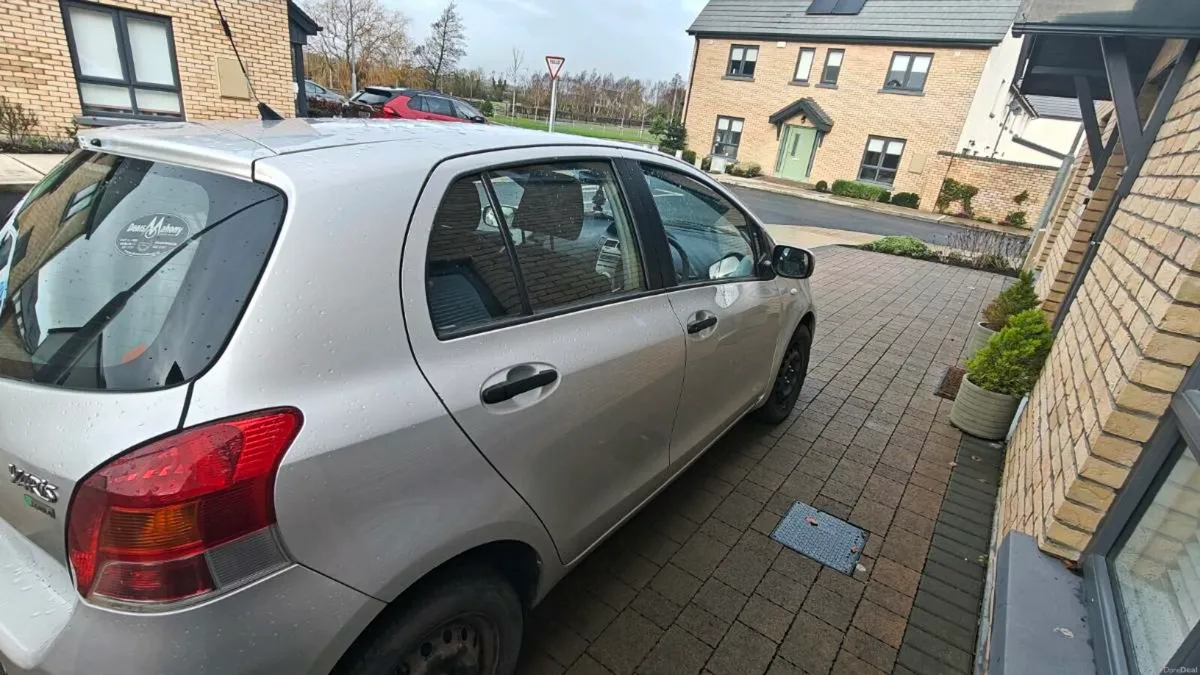 2010 Toyota Yaris 1.0 Silver 82k km, NEW NCT 02/27 - Image 4