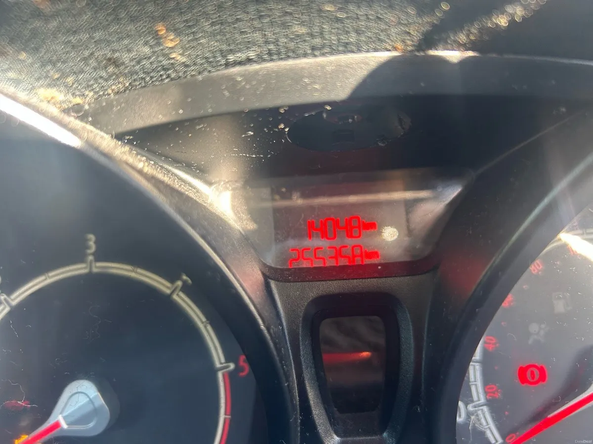 Ford fiesta - Image 4