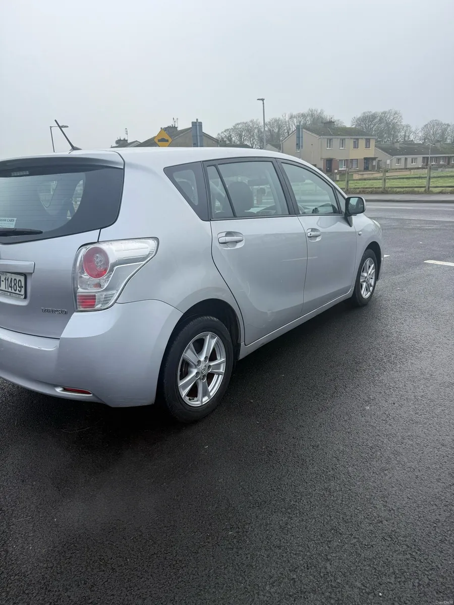 10 Toyota verso 7 seater - Image 3