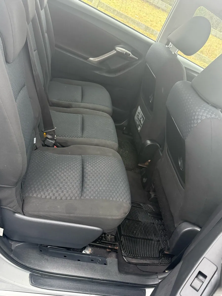 10 Toyota verso 7 seater - Image 4