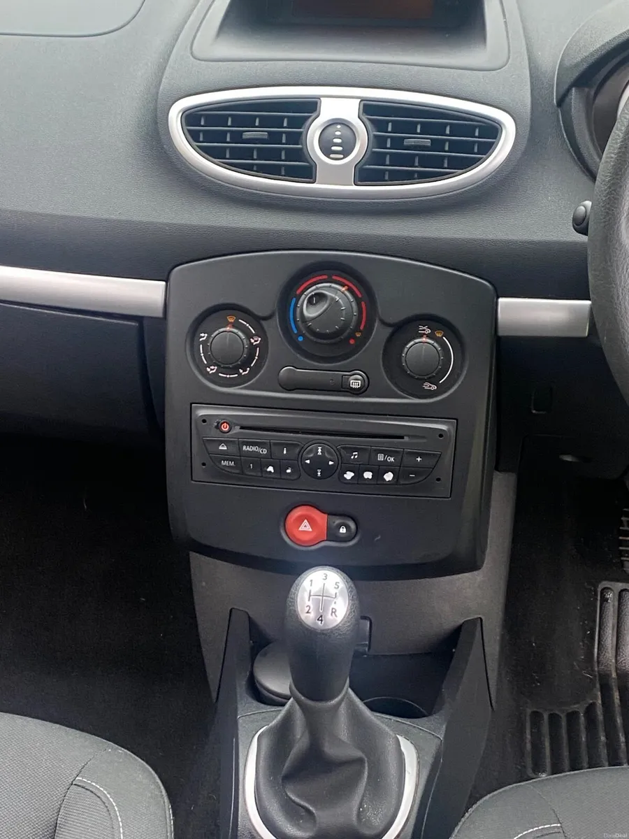 Renault Clio 2010 - Image 2