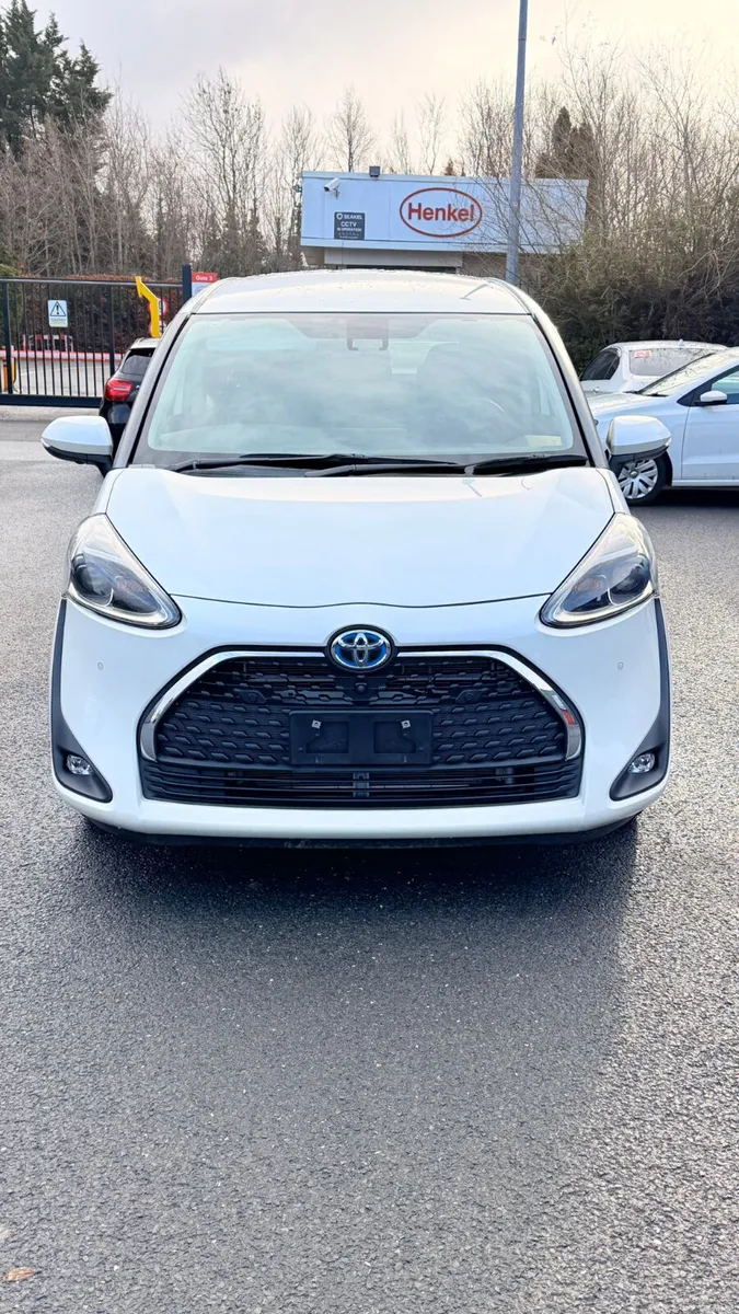 Toyota Sienta  Hybrid 2019 - Image 1