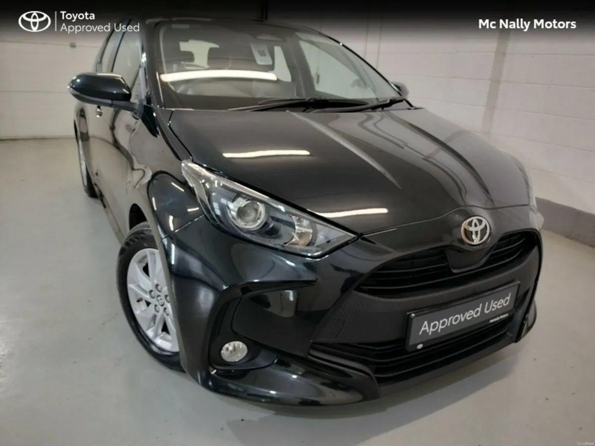 Toyota Yaris HYBRID 115 LUNA LOW KMS - Image 1