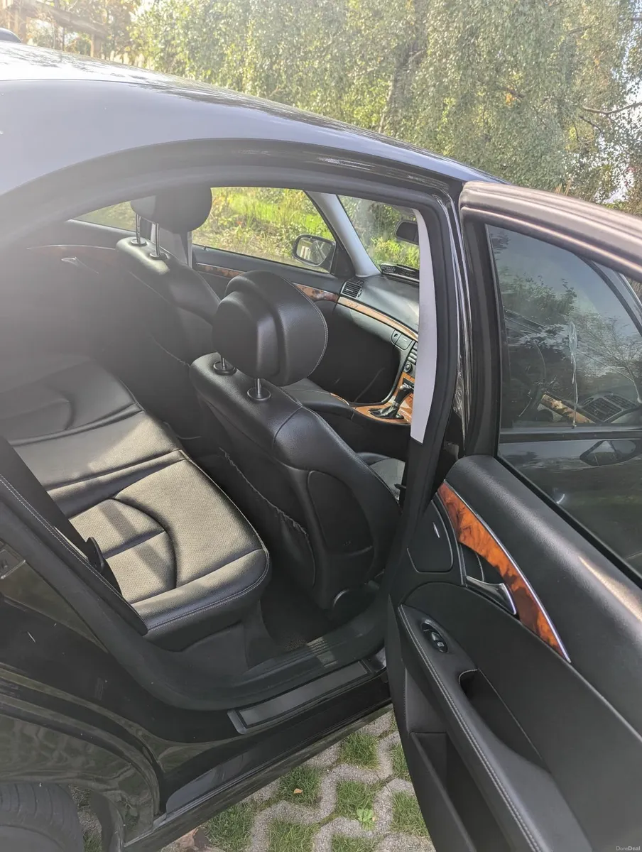 Mercedes-Benz E-Class 2007 - Image 2