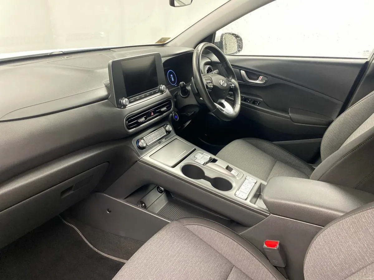 Hyundai KONA Kona EV Executive 39 kWh - Image 3