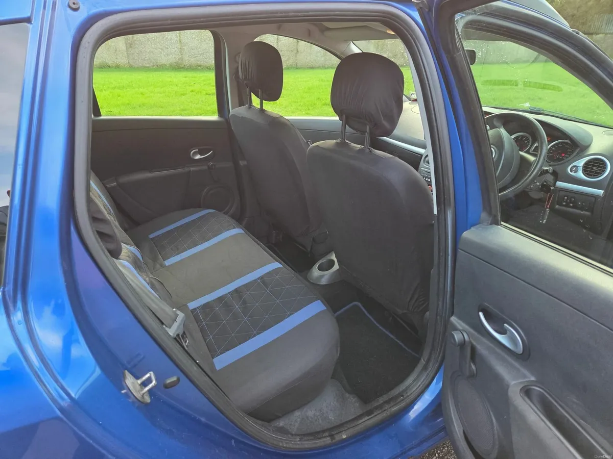 Renault Clio 2011 - Image 2