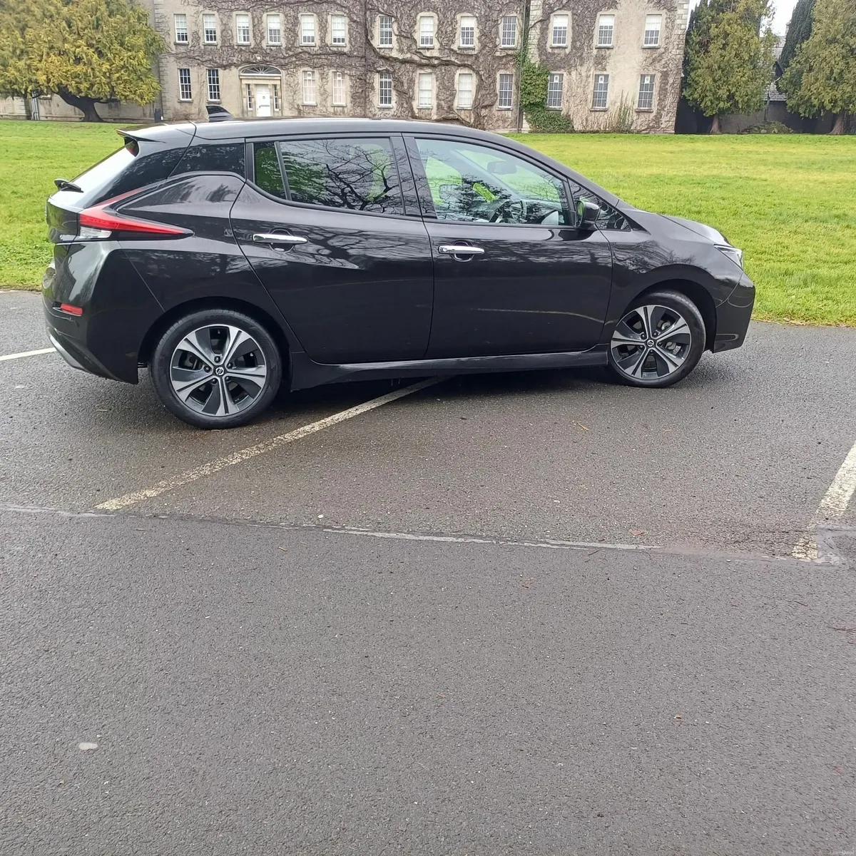 Nissan Leaf 2025 40 KVA auto - Image 2