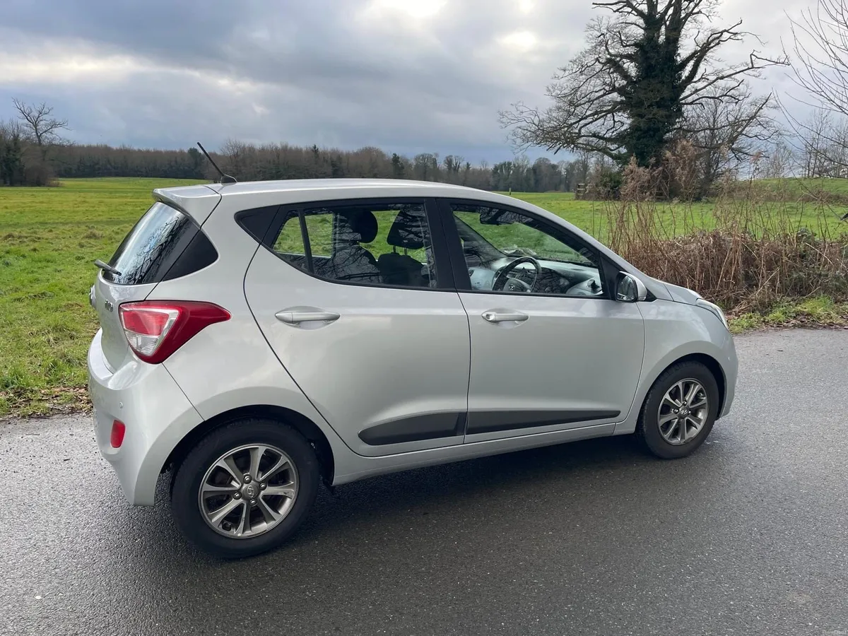 2016 Hyundai i10 *Very low mileage* - Image 2