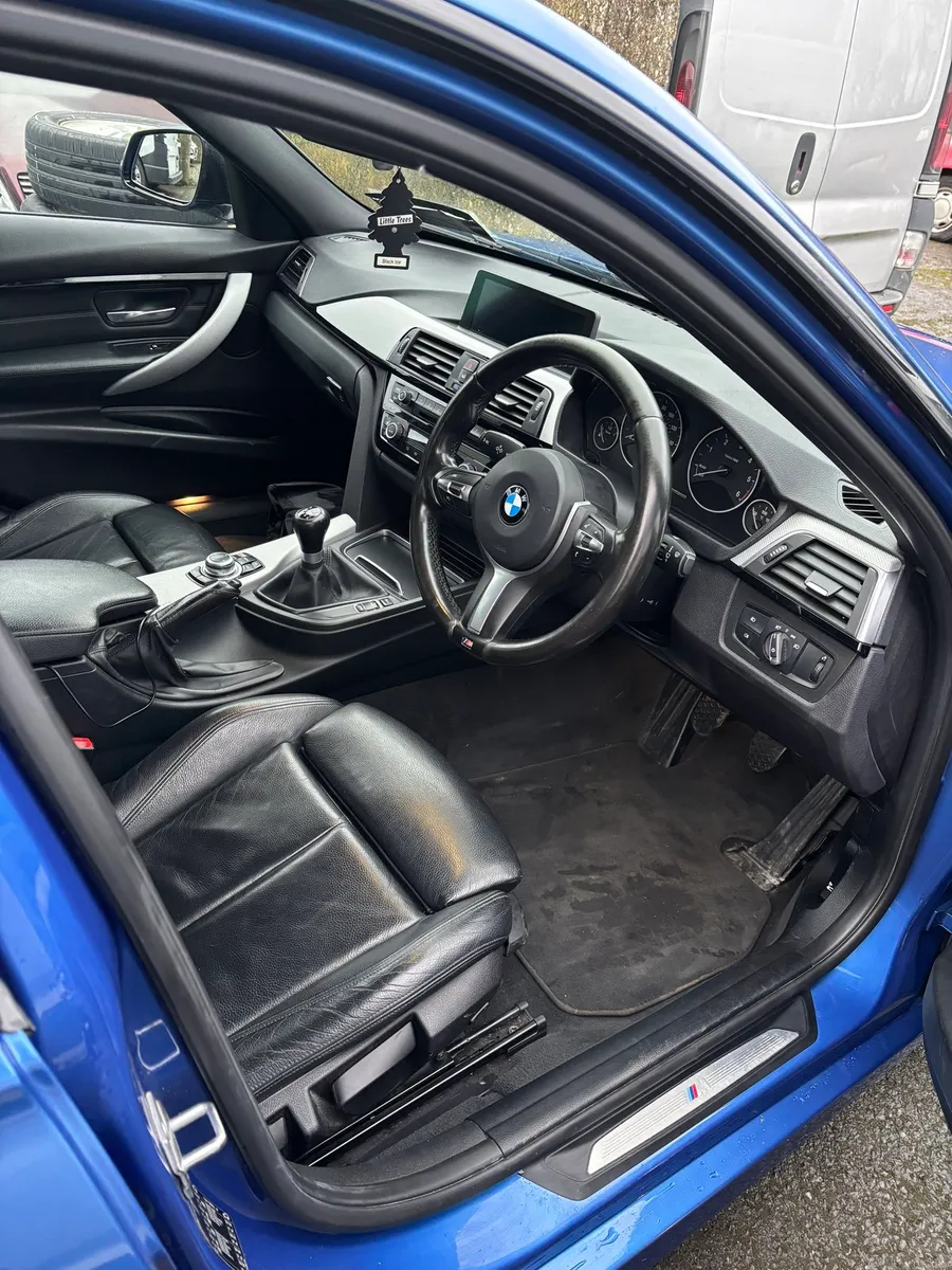 Bmw f30 318d msport lci low miles - Image 4
