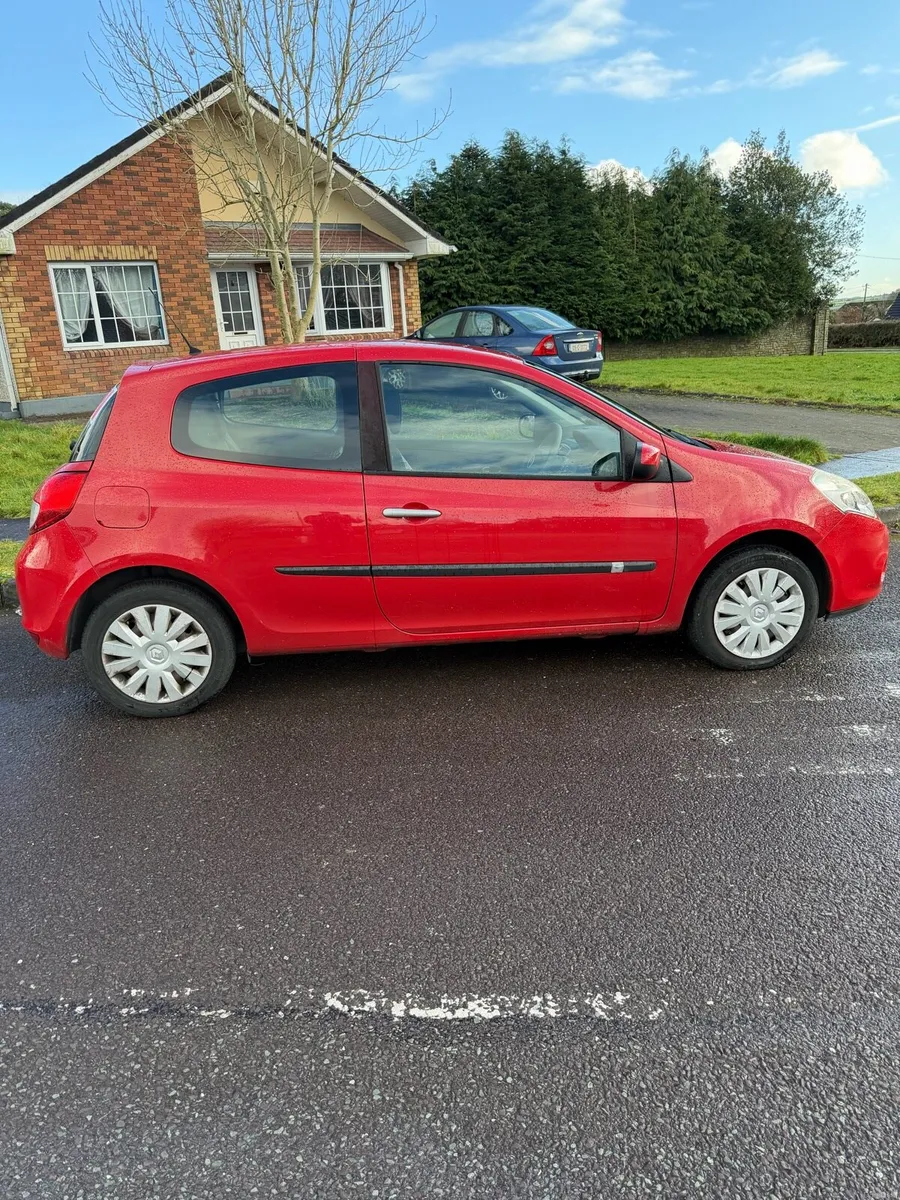 Renault Clio 1.1 - Image 1