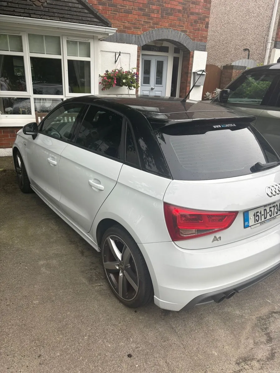 Audi A1 Sportback - white with black roof - Image 4
