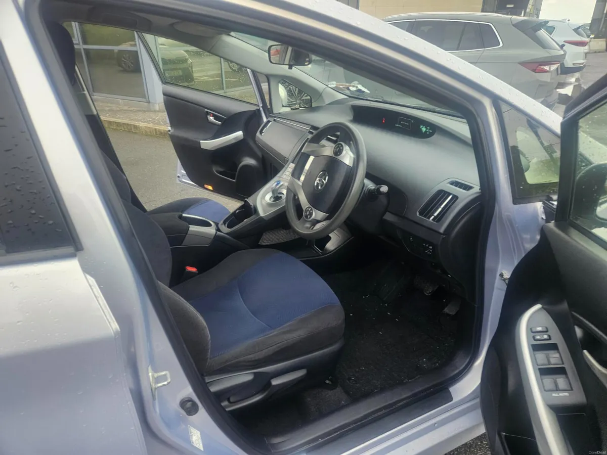 TOYOTA PRIUS 2015 ONE LADY OWNER -WELL MAINTAINED - Image 2