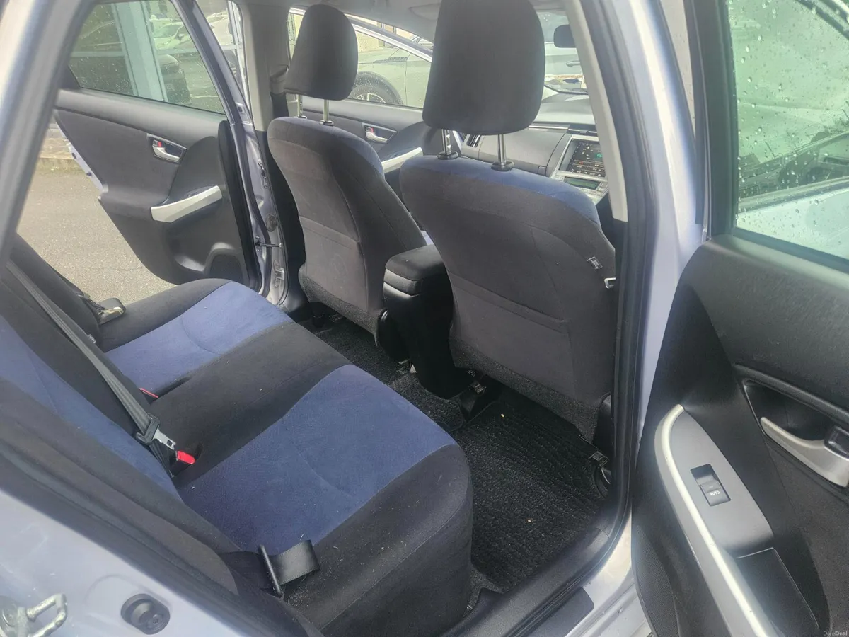 TOYOTA PRIUS 2015 ONE LADY OWNER -WELL MAINTAINED - Image 3