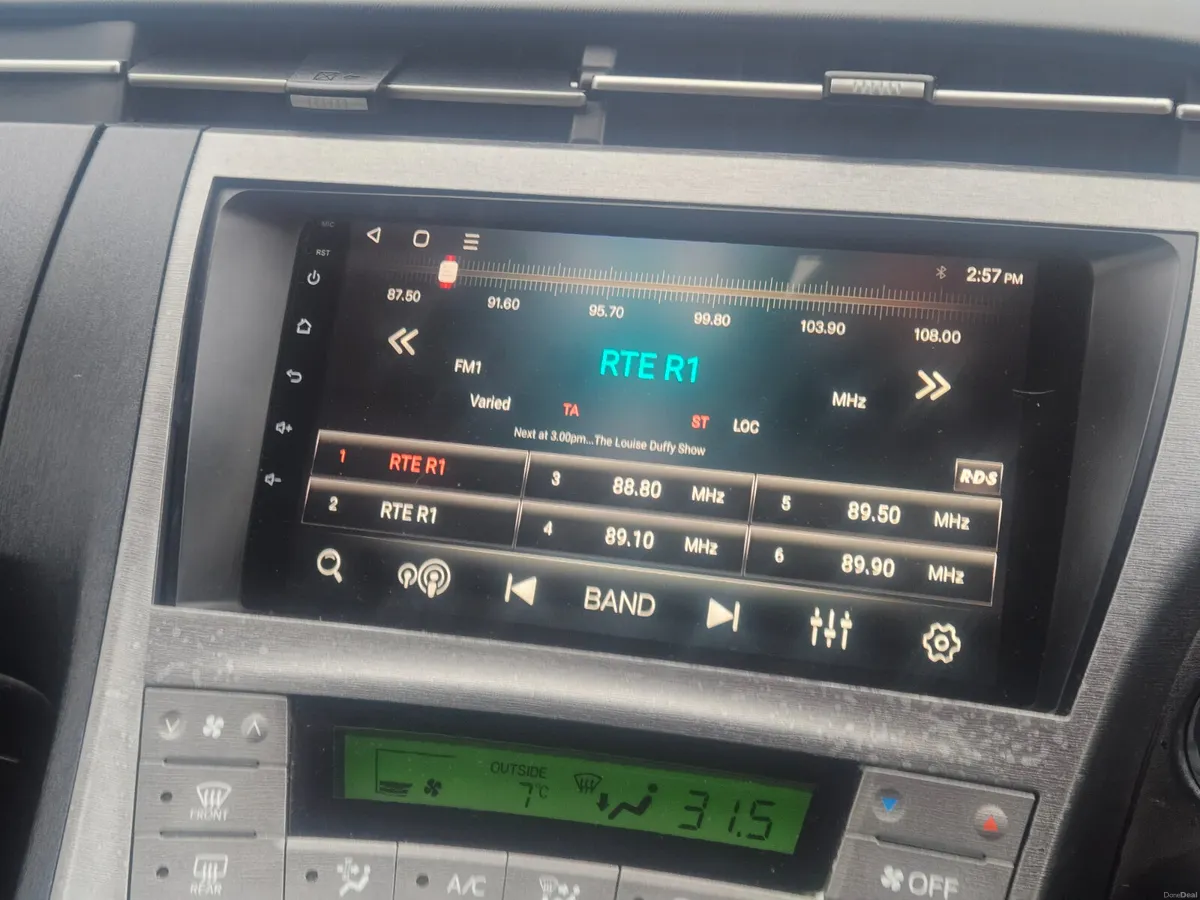 TOYOTA PRIUS 2015 ONE LADY OWNER -WELL MAINTAINED - Image 4