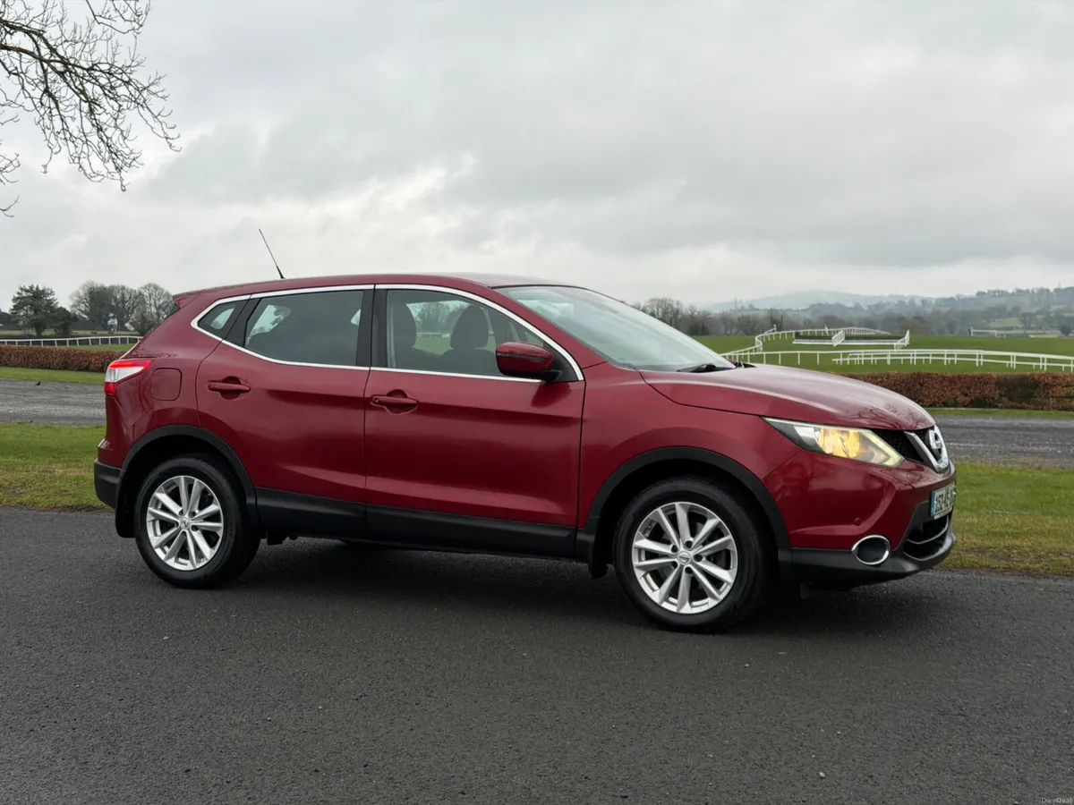 Nissan Qashqai 2015 SV Low Mileage - Image 2