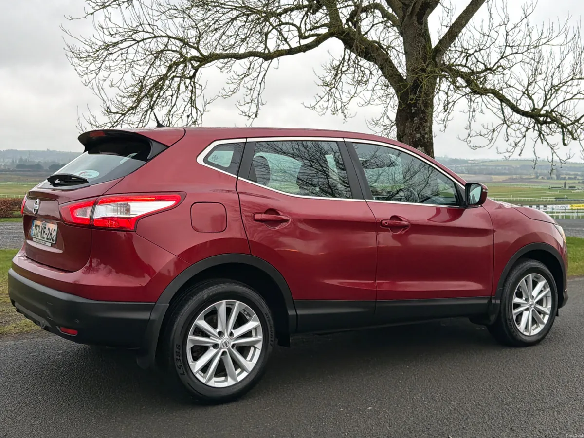 Nissan Qashqai 2015 SV Low Mileage - Image 4