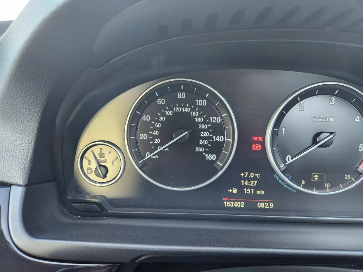 BMW 5-Series 2012 - Image 2