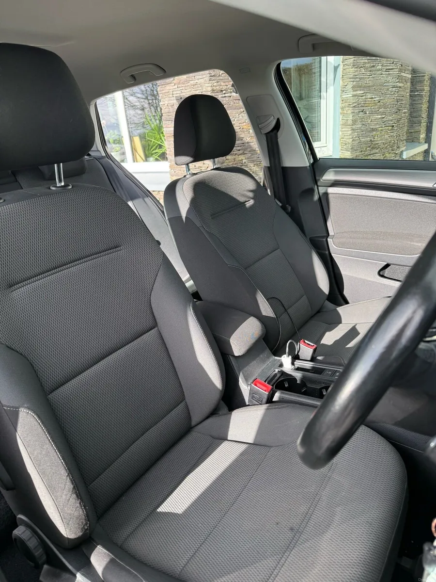 Automatic VW Golf 2015 1.6 Diesel - Image 4