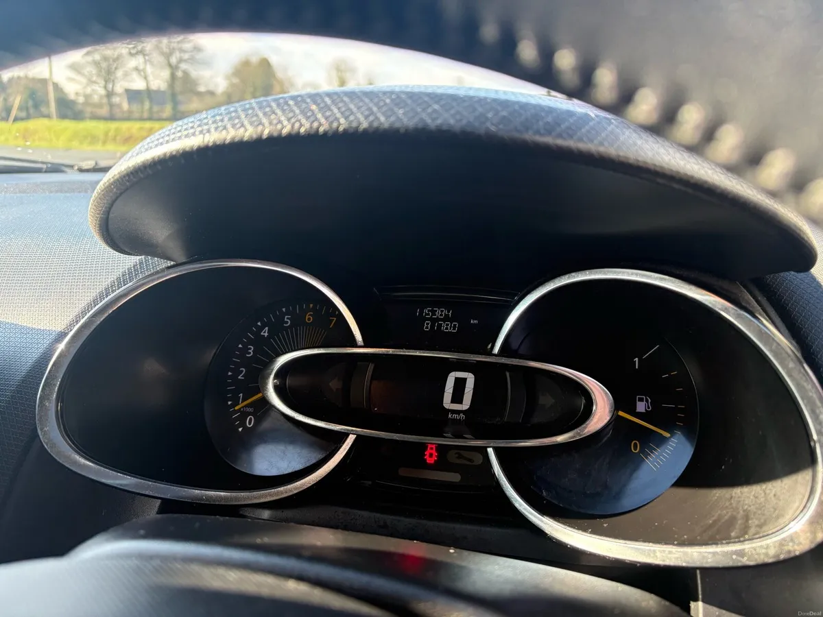 Renault Clio *low mileage* - Image 3
