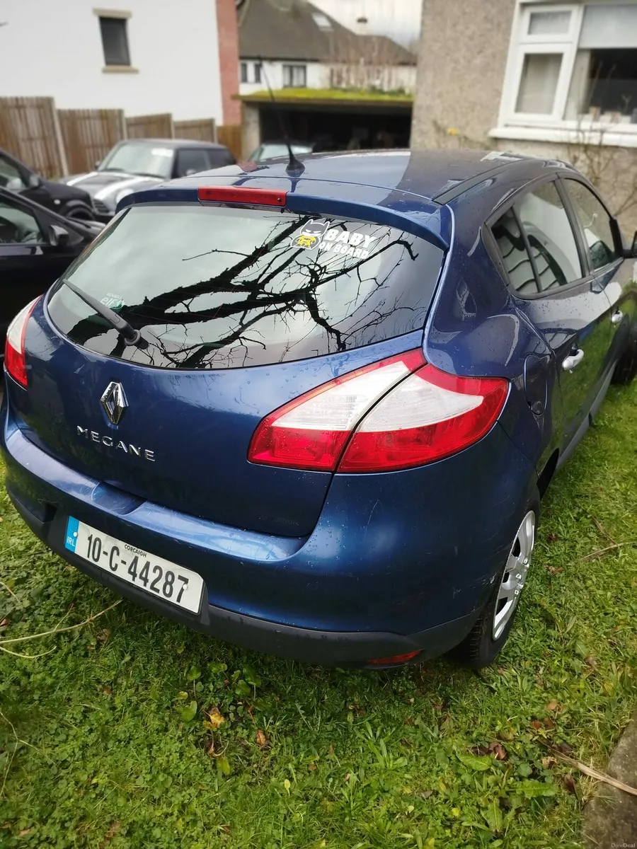 10 Renault Megan 1.6 €1950 - Image 4