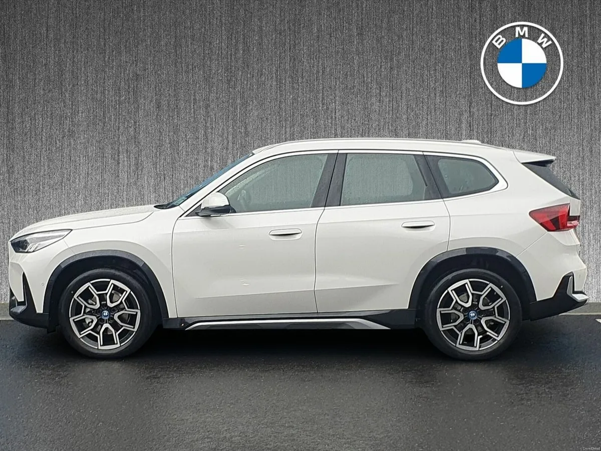 BMW iX1 eDrive20 xLine - Image 3