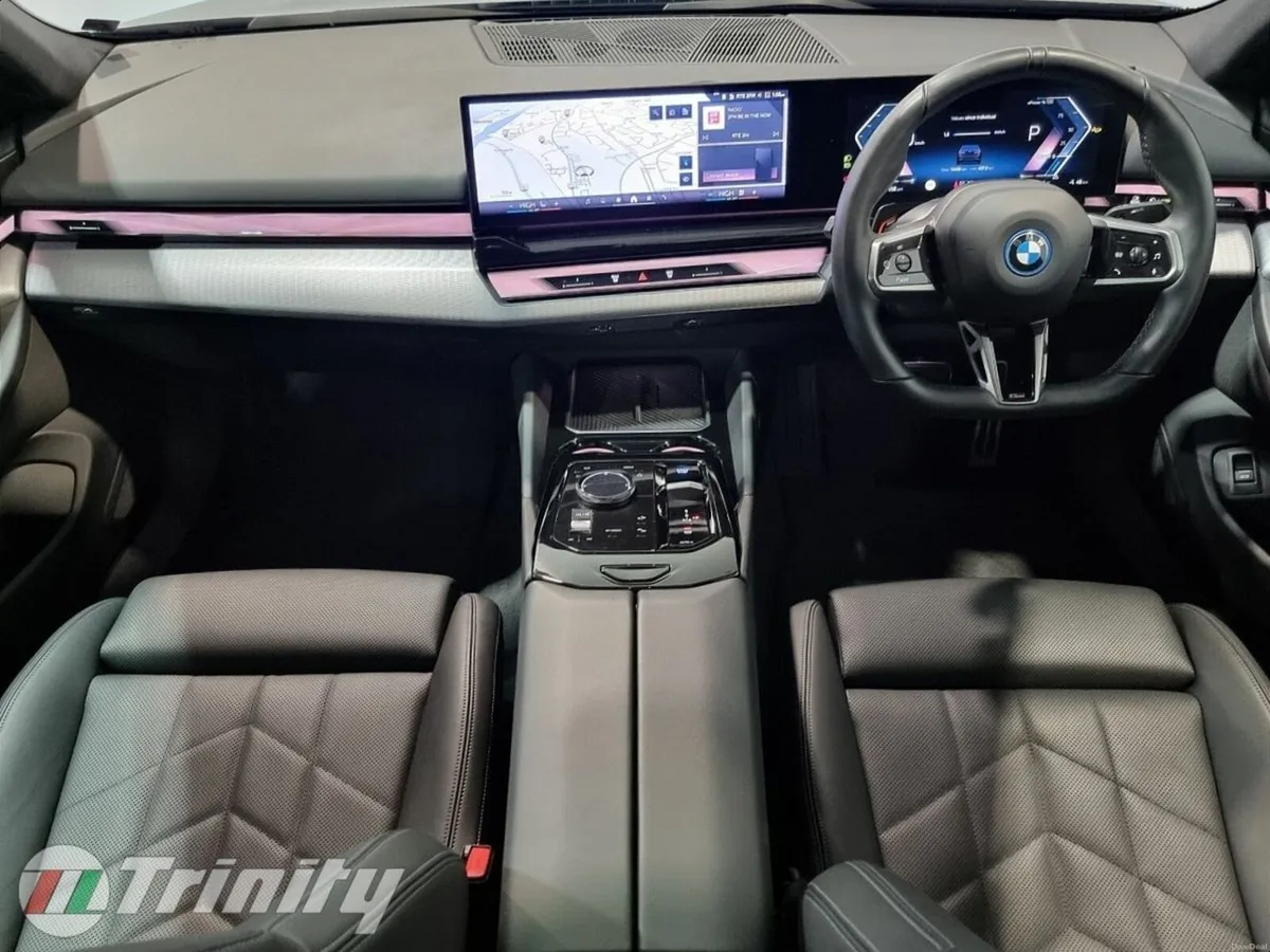 BMW i5 ** i5 M-SPORT e DRIVE 40 ** PANORAMIC SUNRO - Image 2