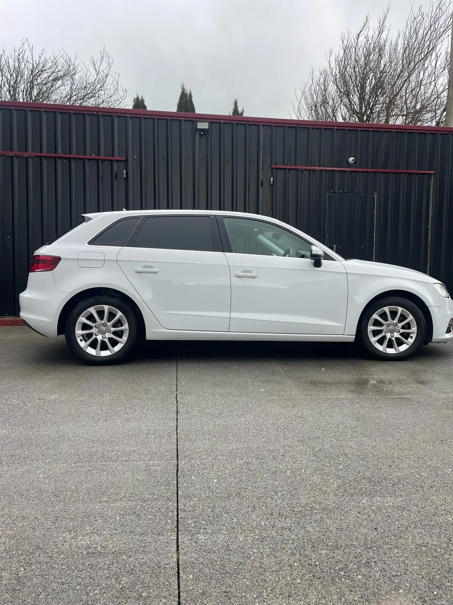 2014 AUDI A3 - Image 4