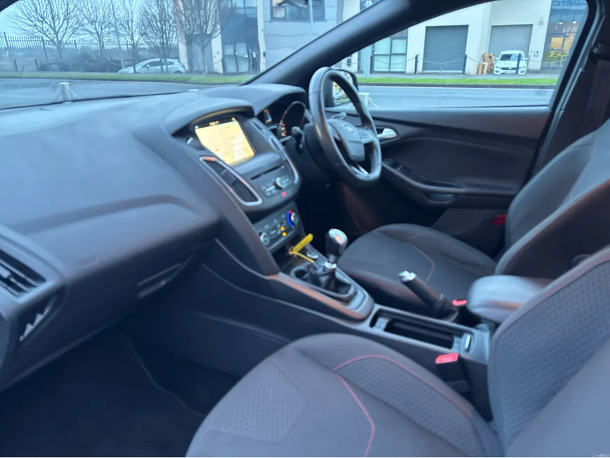 Ford Focus 1.0 ST-LINE ECOBOOST 140 140PS 5DR T - Image 3