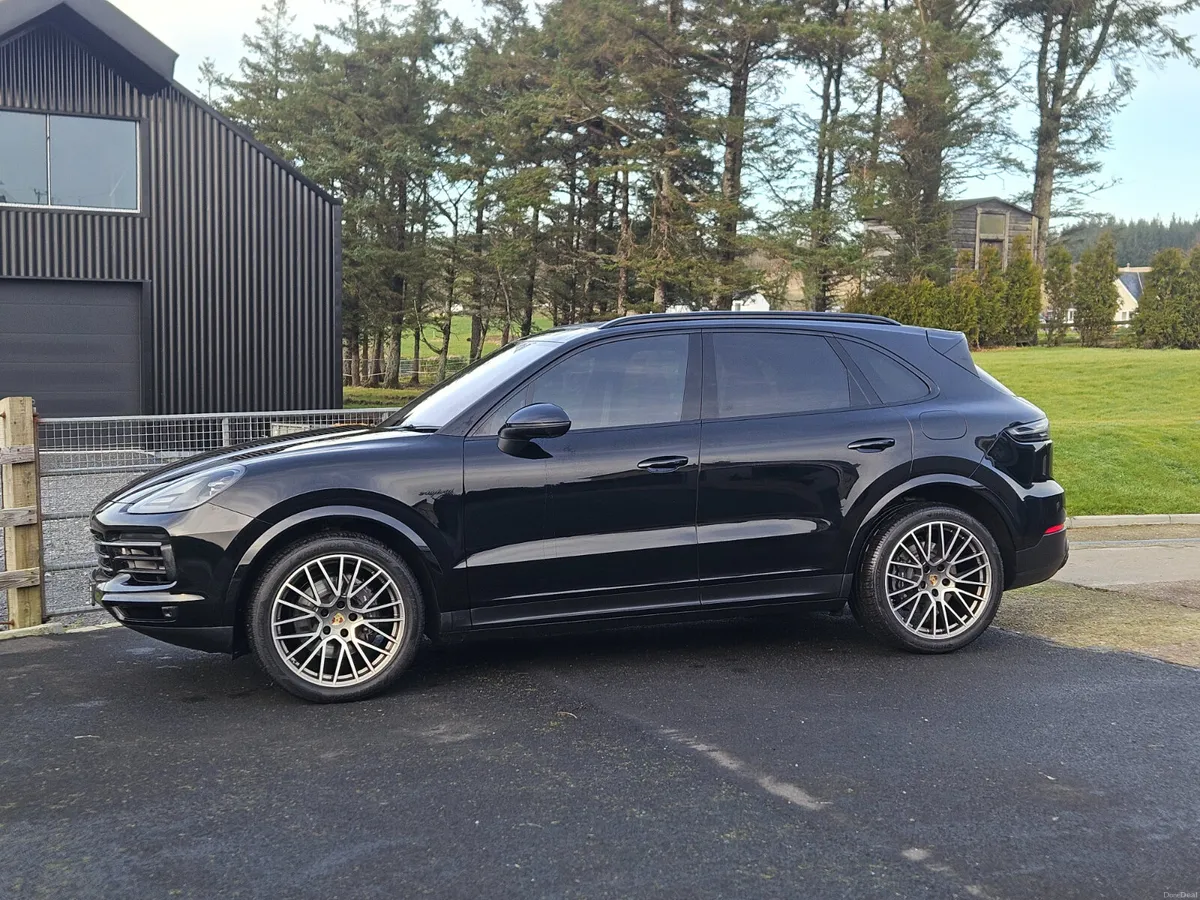 Porsche Cayenne 2023 - Image 2