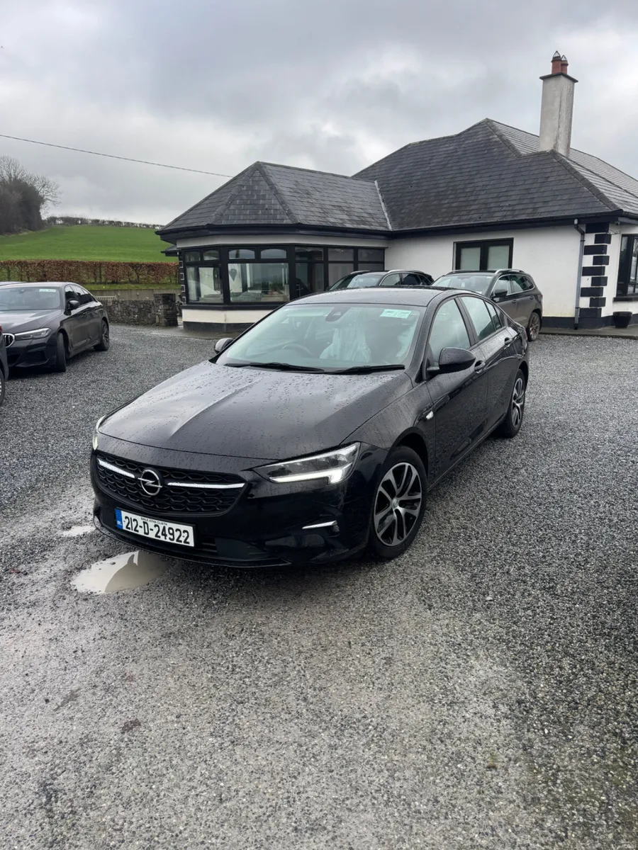 Opel Insignia 2021 diesel - Image 2