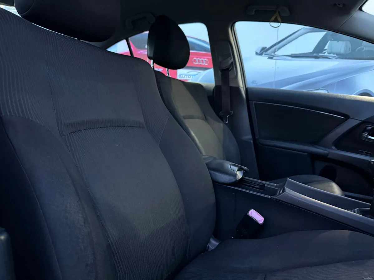 TOYOTA AVENSIS DIESEL - Image 4