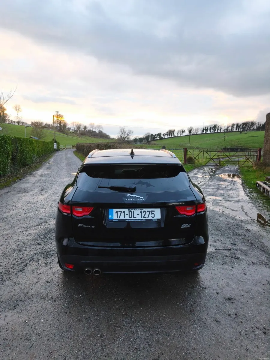 Jaguar F-Pace 2017 AWD - Image 4