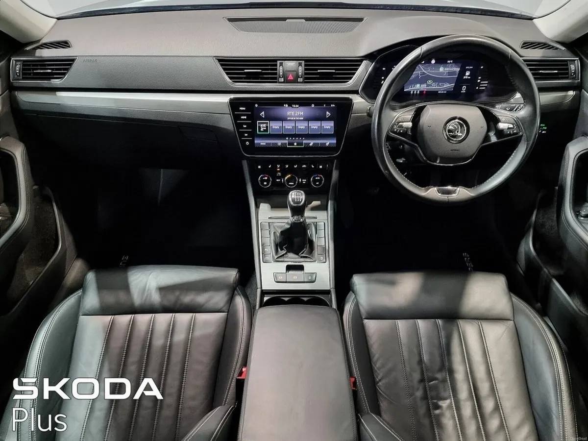 Skoda Superb ** STUNNING CAR ** STYLE ** 2.0 TDI * - Image 2